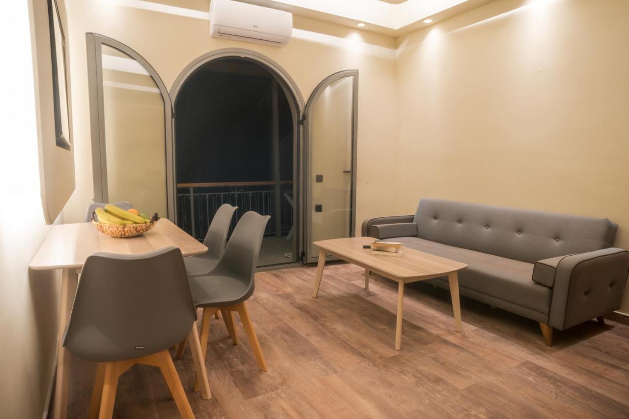 Seven Keys Luxury Suites Achílleion Esterno foto
