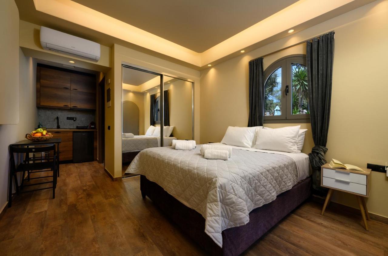 Seven Keys Luxury Suites Achílleion Esterno foto